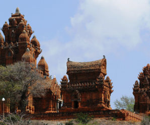 Tour Du lịch Ninh Thuận 1 ngày: Khám phá Làng dệt Mỹ Nghiệp – Làng gốm Bầu Trúc – Tháp Poklong Giarai – Biển Ninh Chữ